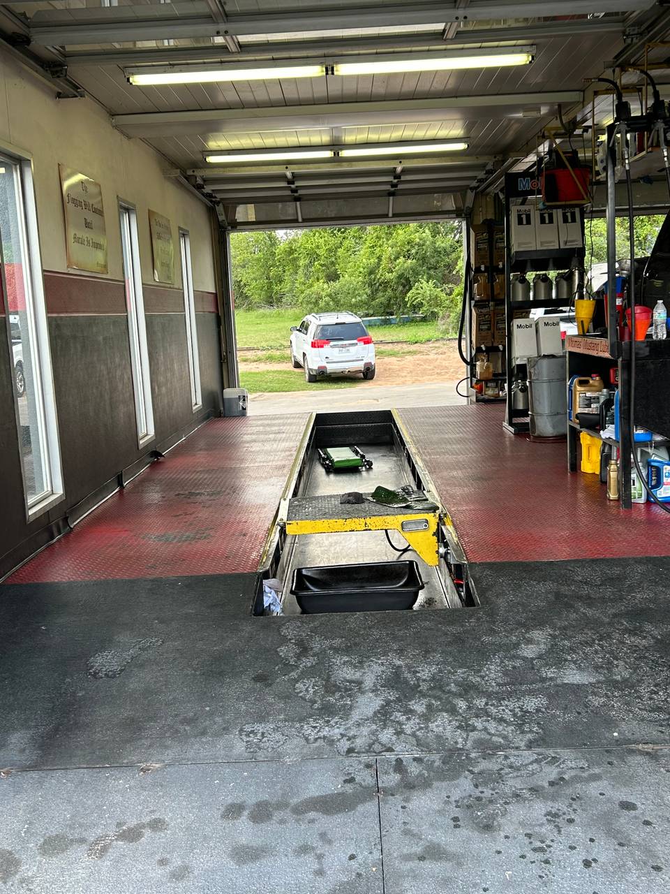 Technician working in the service bay at Thomas' Mustang Lube & Auto Repair in Kingsland, TX